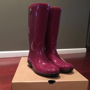 NIB size 9 UGG rain boots.  Garnet color.
